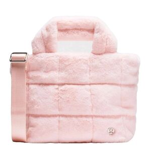 🍋 LULULEMON NWT-- QUILTED GRID TOTE MINI PLUSH FLEECE in Strawberry Milkshake